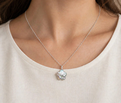 Flower Baroque Pearl Pendant Necklace